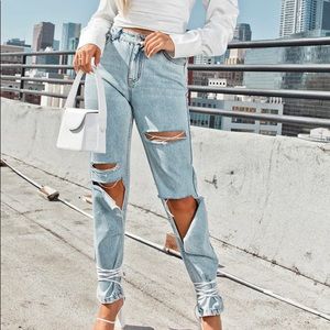 ♡ PrettyLittleThing Light-wash Jeans​